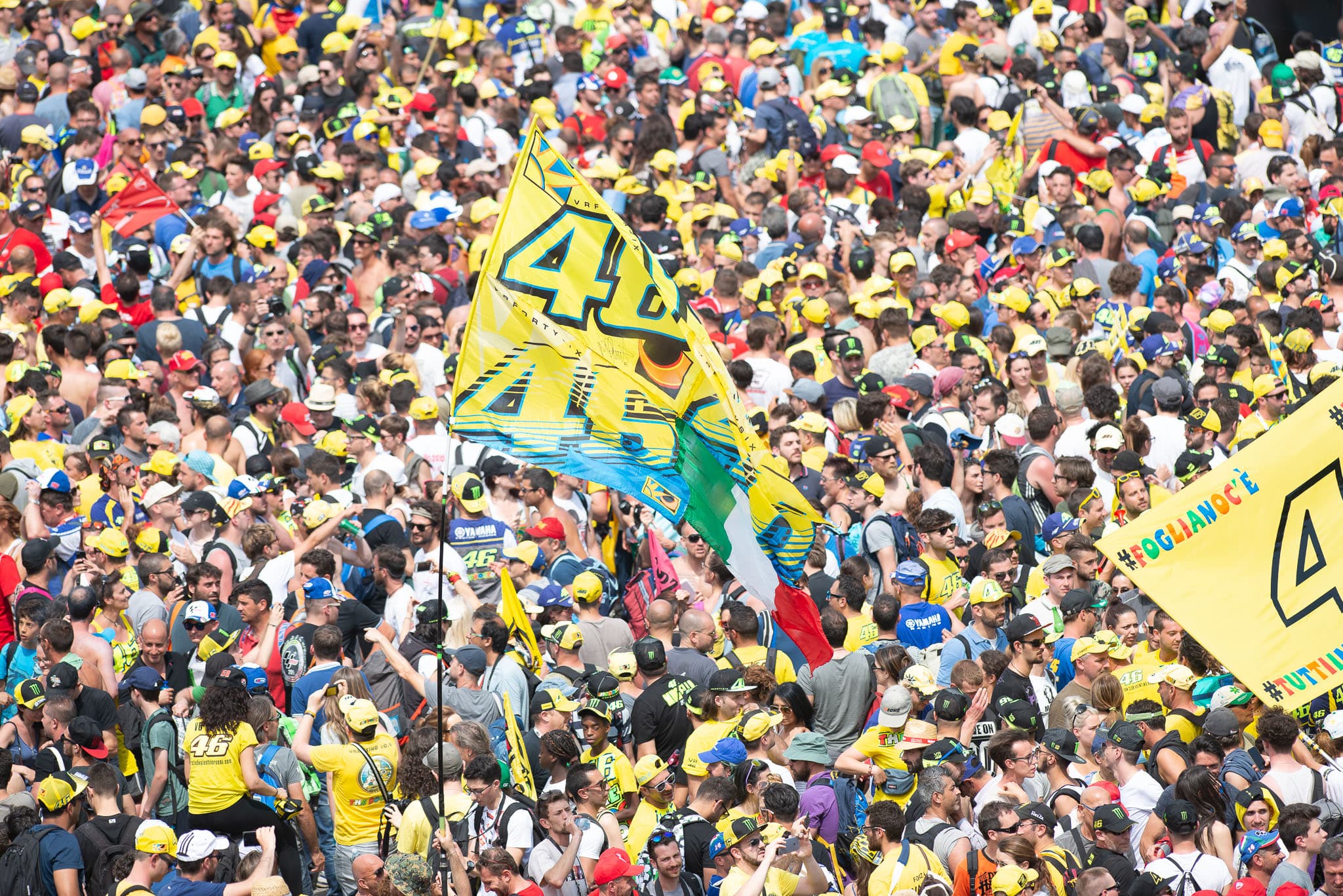 Bg16 - motogp-crowd