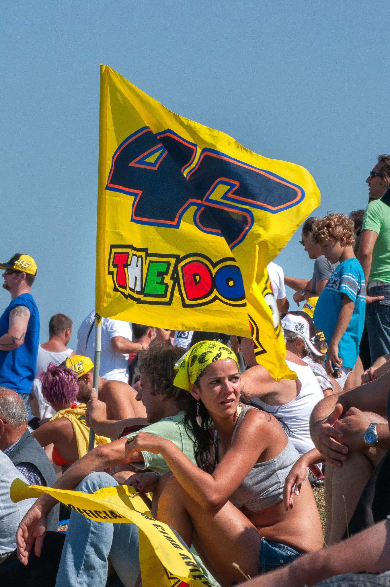 Bg18 - motogp-crowd