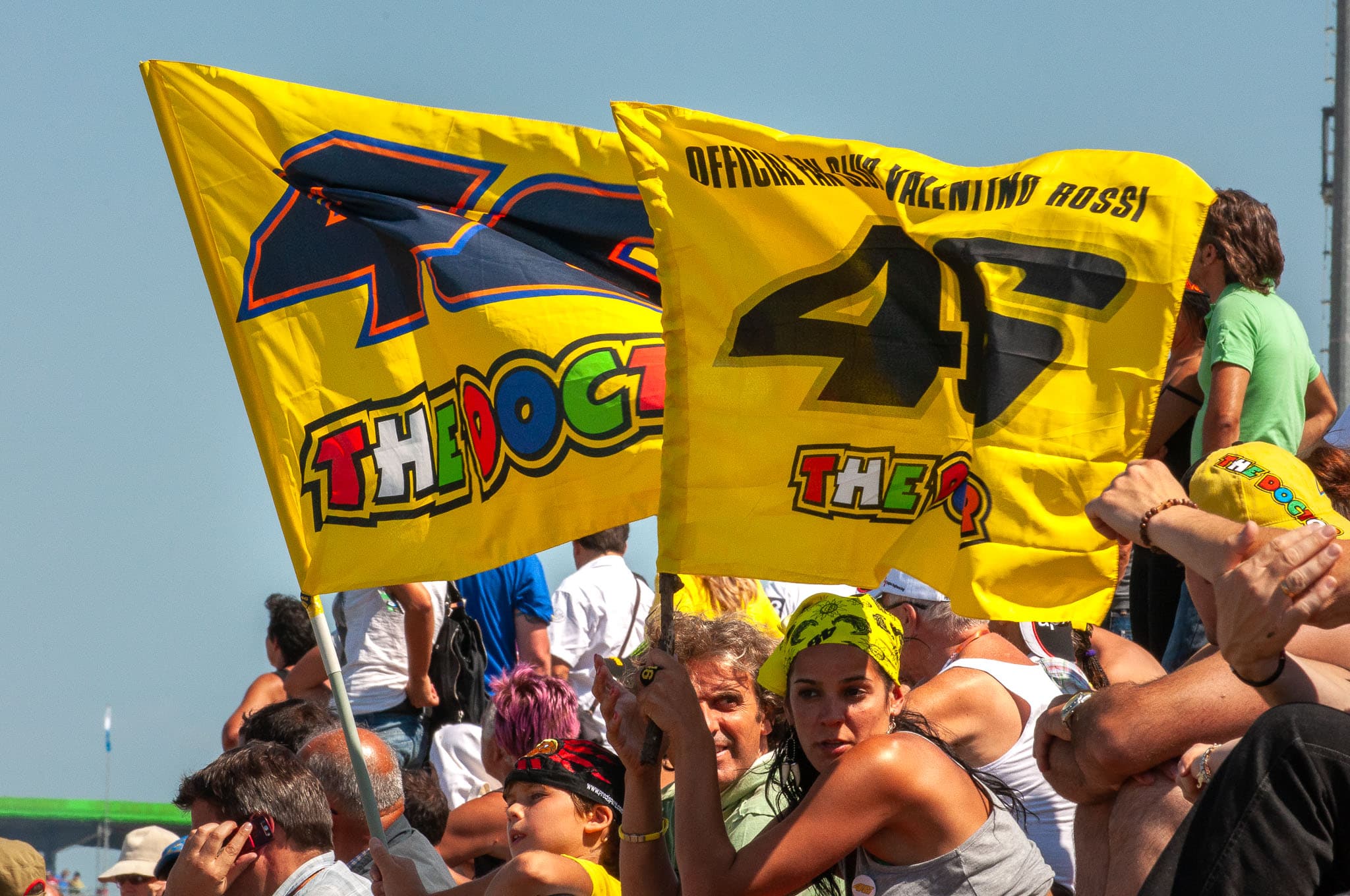 Bg18 2 - motogp-crowd