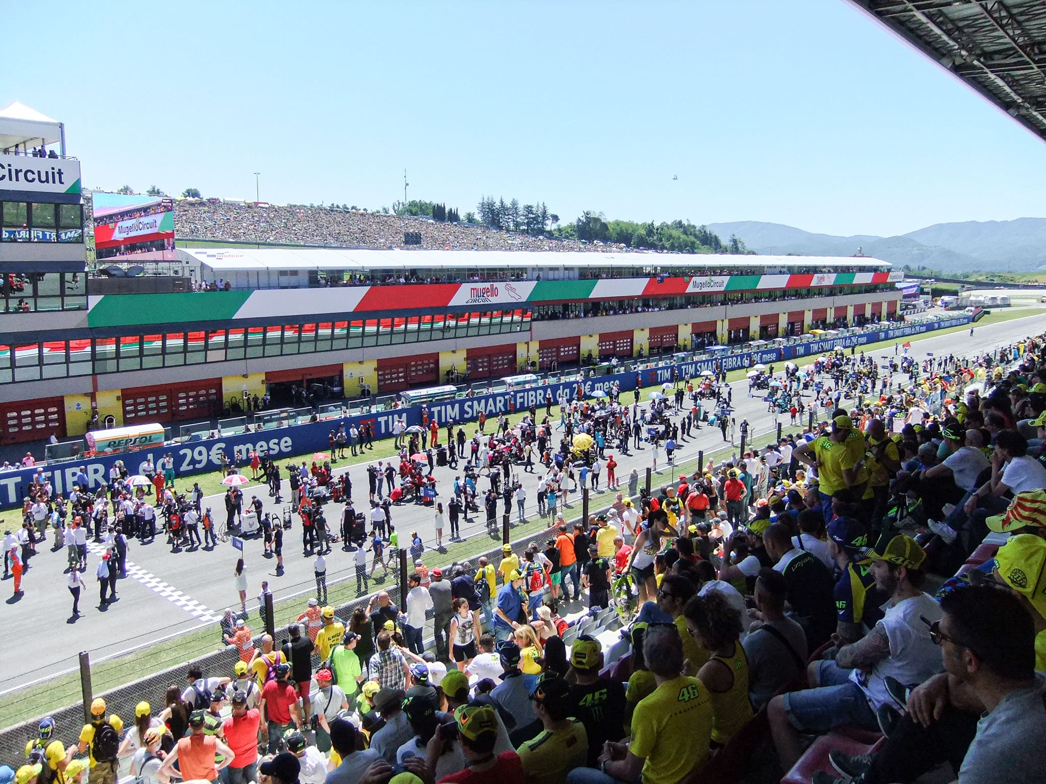 Bg80 - motogp-crowd